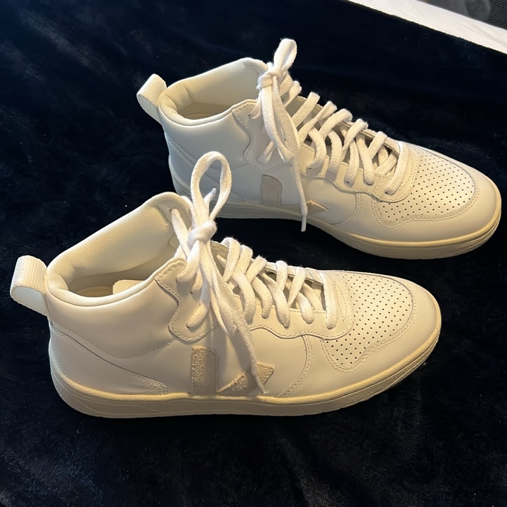 Women's Sz 8.5 Veja V-15 Leather Sneakers